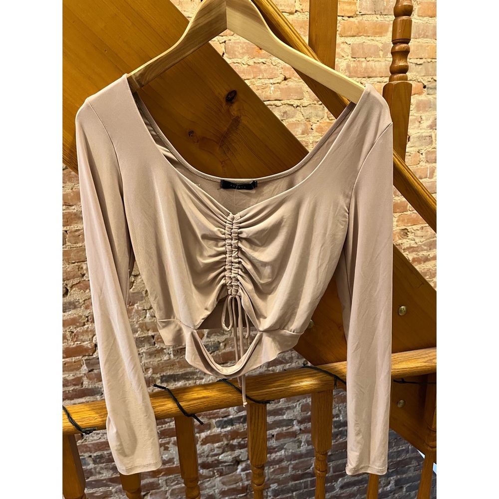 Cinched Ling Sleeve Crop Top